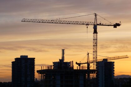 Monitoraggio cantiere da remoto Cantiere edile con gru monitorabile da remoto